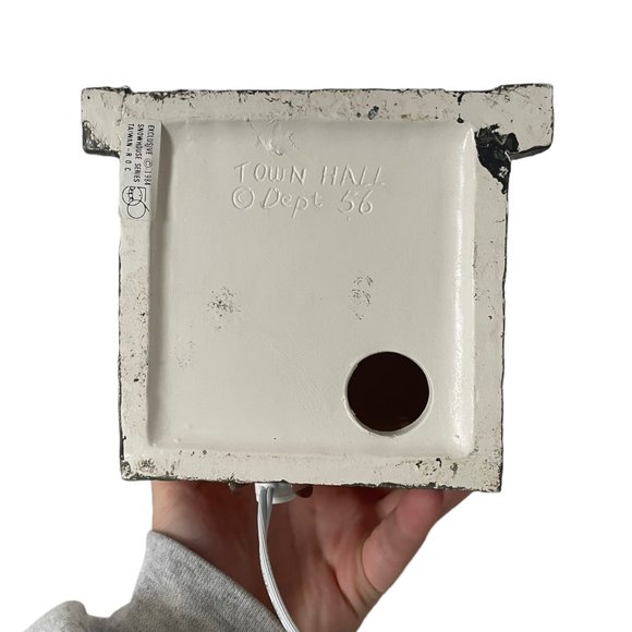 Department 56 Snow House Series Town Hall Christmas Village Piece Lighted 1984 - Picture 6 of 7